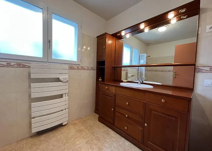 Grande Maison Familiale Calme, 5 Pieces, 10 Couchages, & Jardin, Le - Fr-1-246a-153